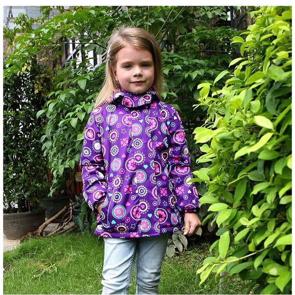 ☔️💙Girls heart rain & waterproof jacket - sz 6T - Picture 8 of 8